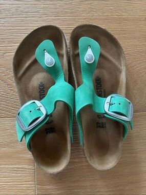 Birkenstock Gizeh Sandals Green with Silver Buckles-size 37–great condition!